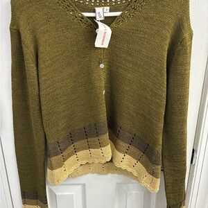 NWT women’s size small olive green sweater